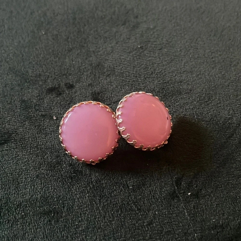 Vintage clip on earring - Picture 1 of 3